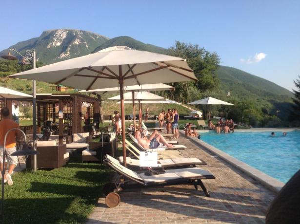 Piscina all'aperto Antica Residenza panorama Montagne 