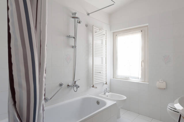 Bed-and-breakfast Valtaro: bagno n.1 in comune