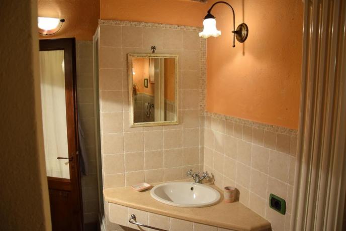 B&B Massa Martana bagno in camera