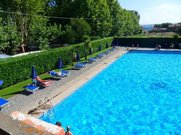 Hotel a Bracciano con piscina e solarium  