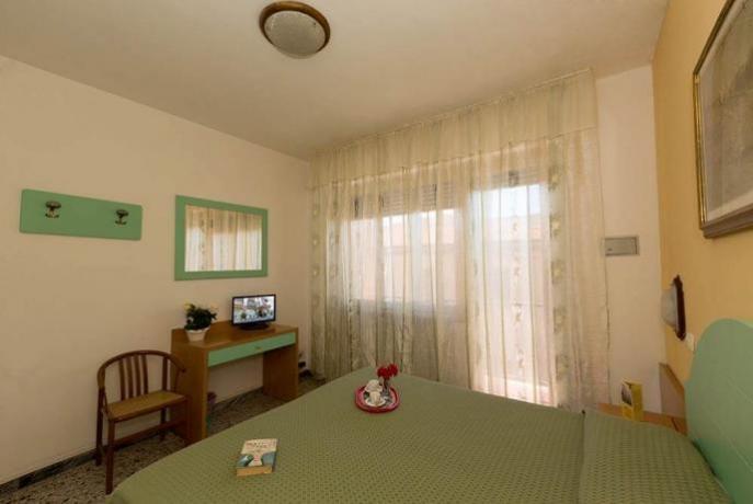Camera con TV in Hotel vicino spiaggia, Ristorante