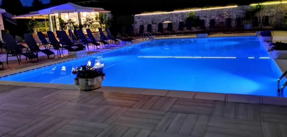 Piscina aperta in hotel 4 stelle in campania 