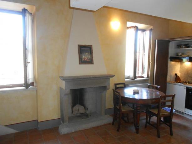 Appartamento con salottino, camino e angolo cottura, Assisi