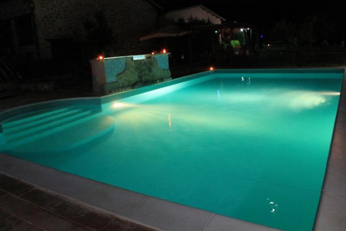 Agriturismo con piscina vicino Assisi