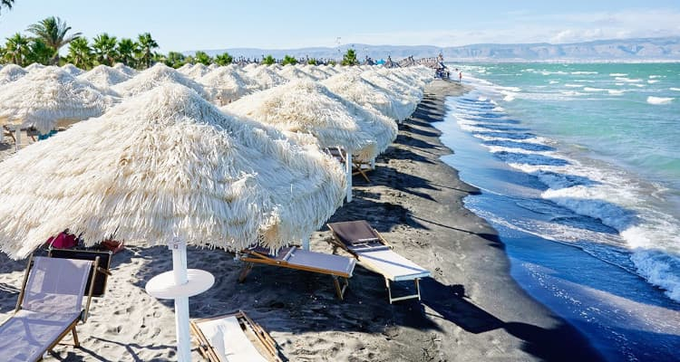 Villaggio Emmanuele: spiaggia sabbiosa con accesso diretto 