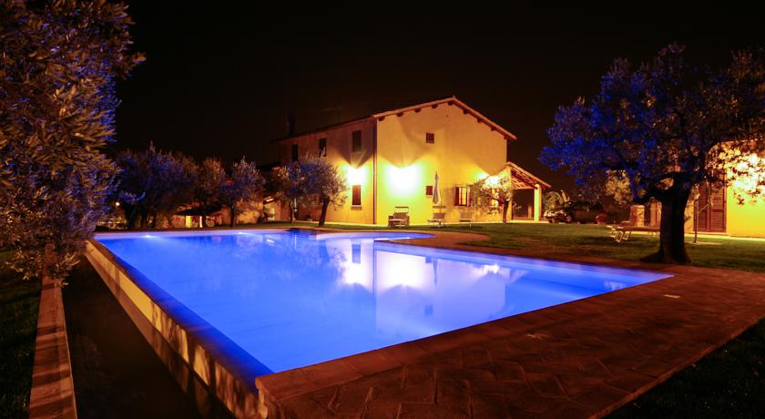 Agriturismo con piscina e ristorante Umbria