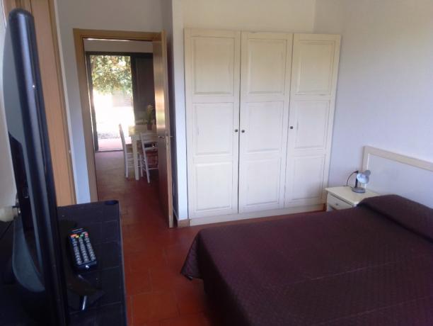 Camera da letto appartamento-vacanze 4-6persone villaggio Oristano-Sardegna 