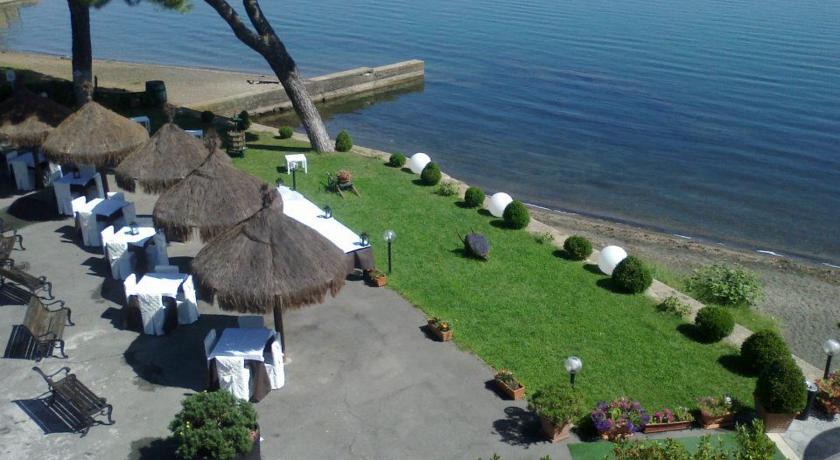 Esterno Ristorante Hotel vista Lago di Bracciano