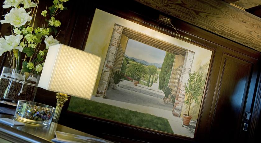 Elegante e Raffinato Relais con Piscina Esterna