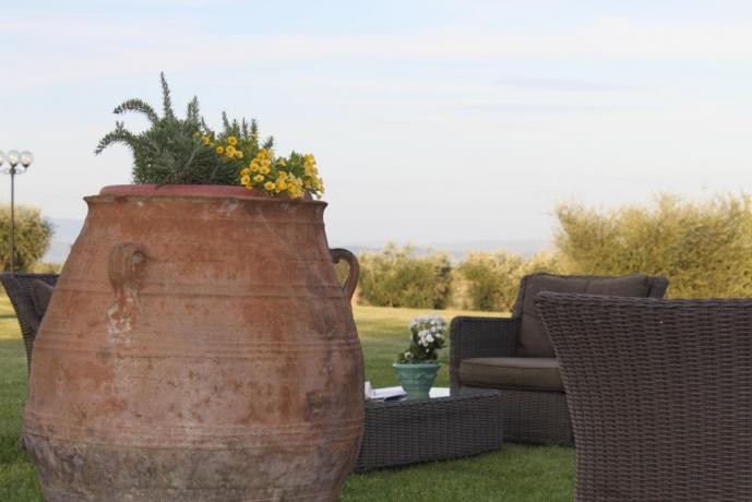 Hotel a Pozzuolo, giardino e piscina vista lago 