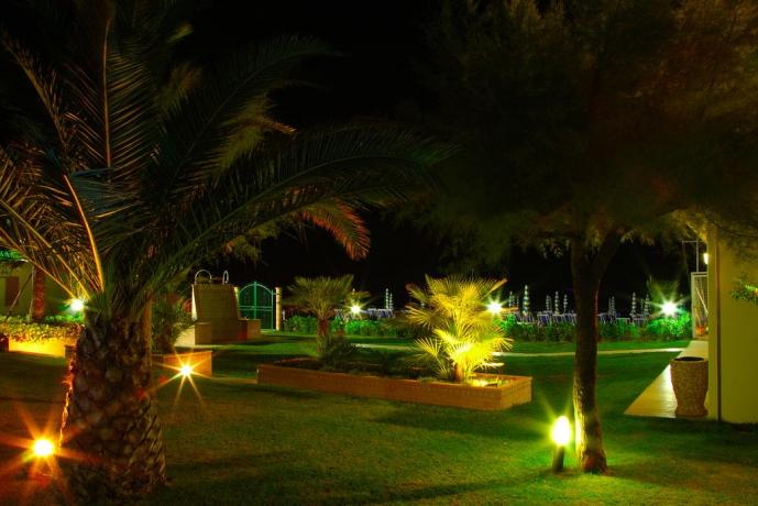 Albergo Torre del Cerrano, fronte spiaggia, giardino