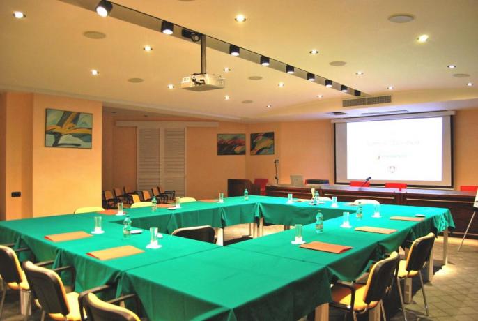 Sala meeting adatta per riunioni e seminari
