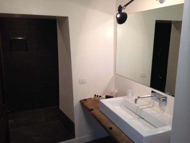 Bagno lussuoso nelle suite