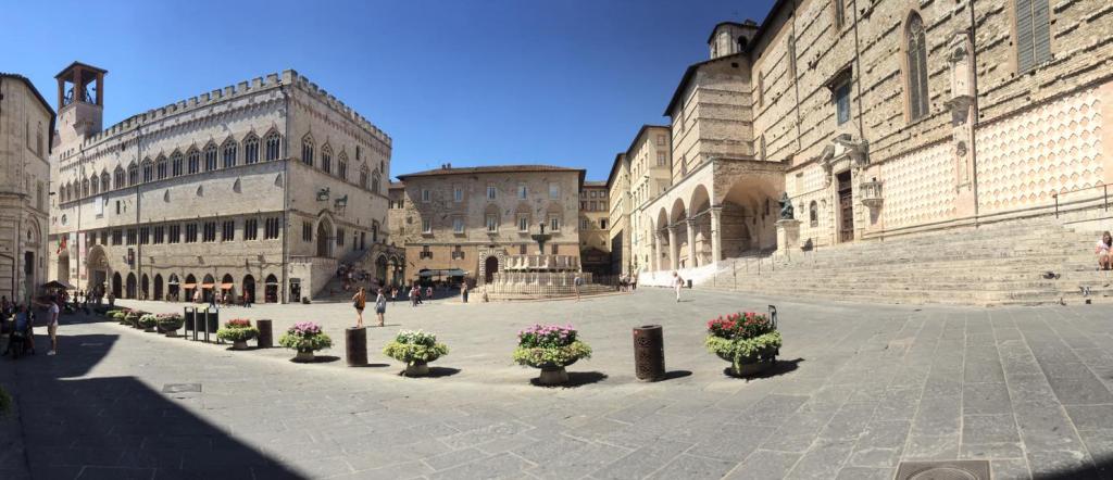 Perugia: vista Fontana Maggiore, P.Priori 