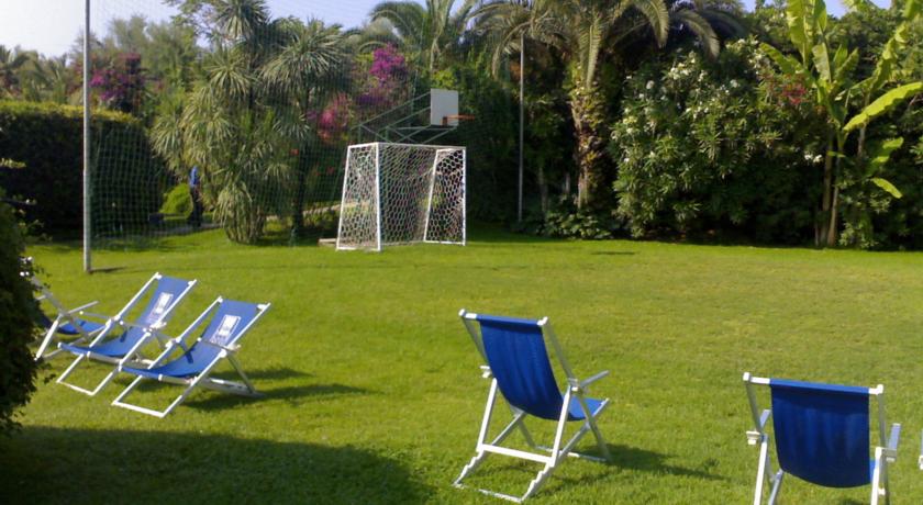 Ampio giardino e spazio giochi