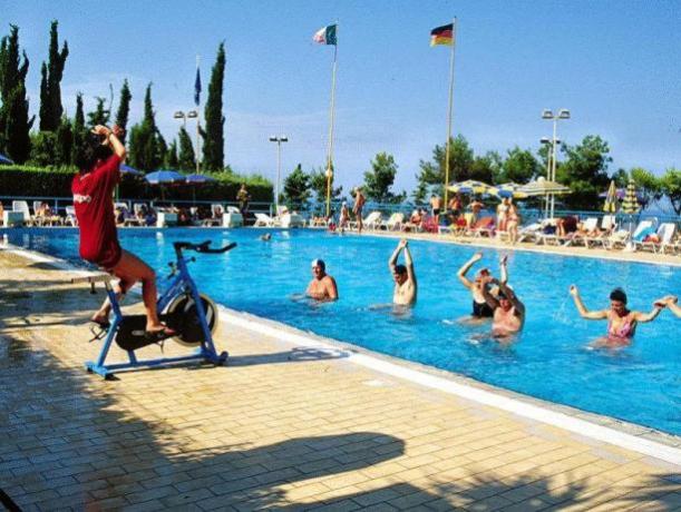 Animazione fitness piscina Villaggio Silvi-marina 