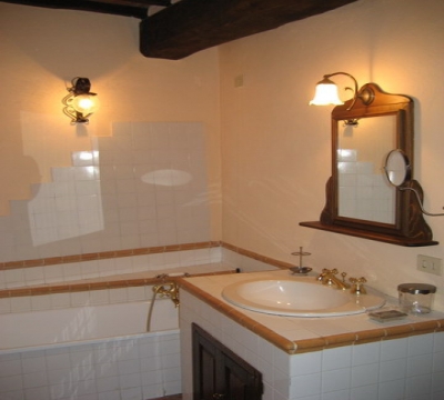 appartamenti vacanza castello bagno con vasca