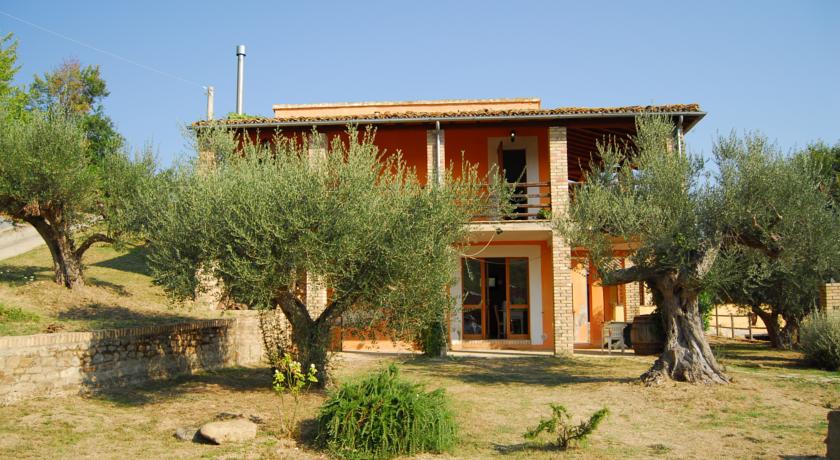 Agriturismo con grande giardino recintato