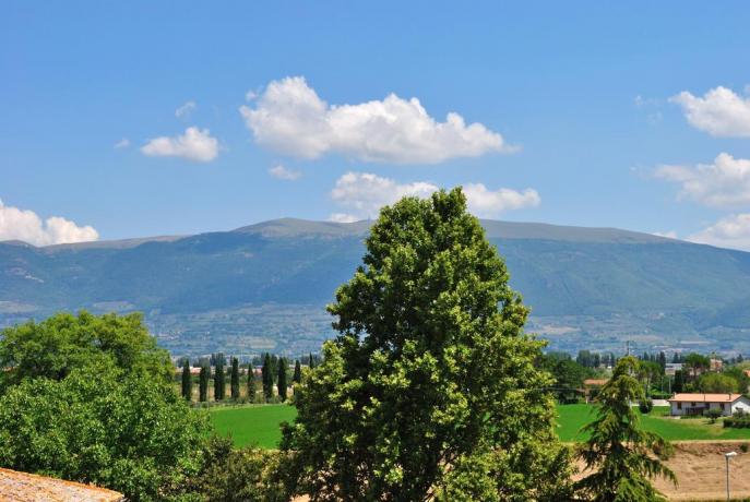 Hotel con Vista su Assisi e Monte Subasio