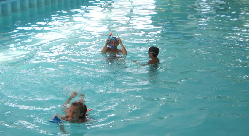 Centro benessere con piscina coperta per bambini