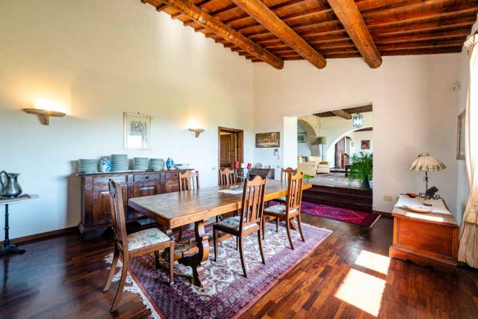 Grande Casale in Umbria tra Perugia e Spoleto con Terrazza Panoramica - ideale per Piccoli Gruppi