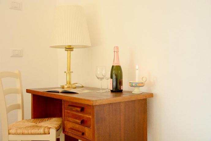 Bottiglia vino in Camera B&B Genzano di Roma
