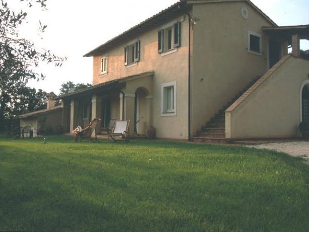Vista esterni agriturismo vicino Spoleto