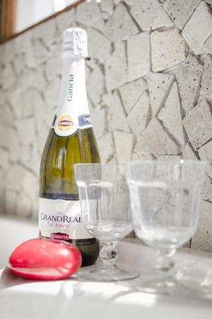 Bottiglia spumante casa vacanze a Vasanello