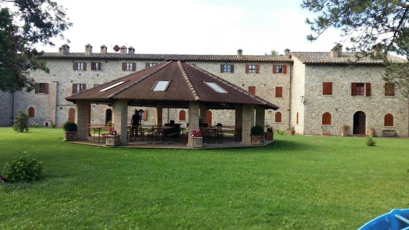 Casale Agrituristico con Piscina a Perugia - Il Bellavista. Appartamenti a 10 minuti da Perugia. Salone per Feste e gruppi.