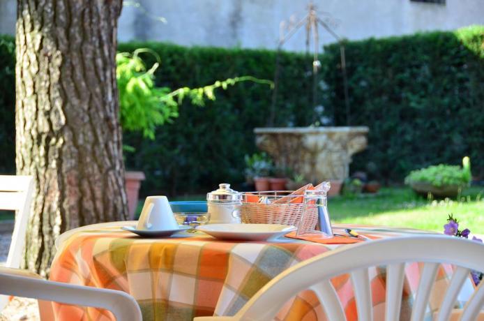 B&B con Prima Colazione nel Gazebo in Giardino