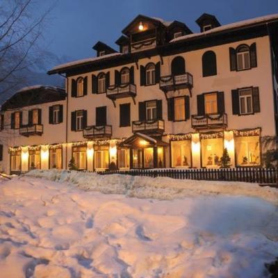 L'hotel a Pejo immerso nella neve