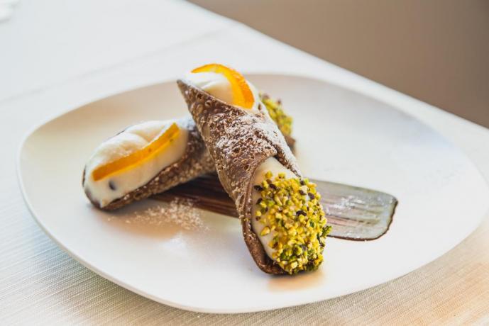 Cucina Tipica Siciliani: buonissimi cannoli freschi 
