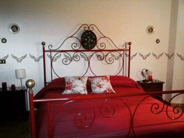 una delle otto stanze da letto