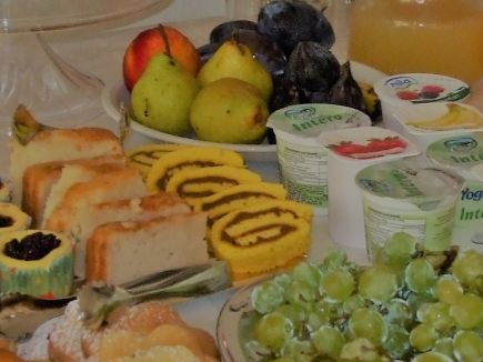 Buffet colazione vicino al Lago di Garda