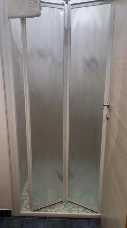 Box doccia in camera B&B Santa Venerina