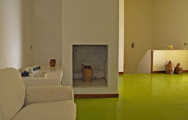 Soggiorno con Camino in Villa 6/7 Persone Puglia