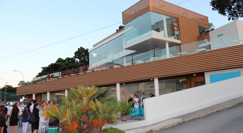 Resort con Piscina Ristorante e Benessere