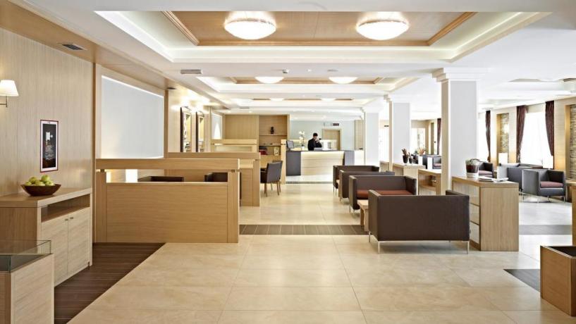 Hotel a Molveno reception 24h su 24h