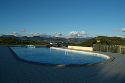 Agriturismo con piscina panoramica a Gubbio 