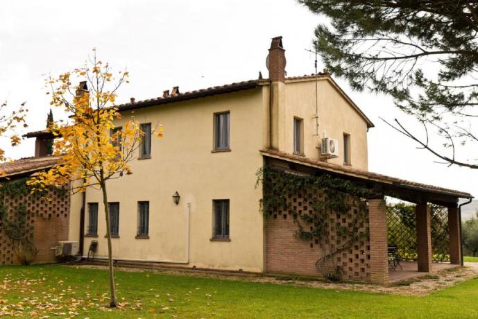 Casale con-camino ideale per-12-persone a Narni