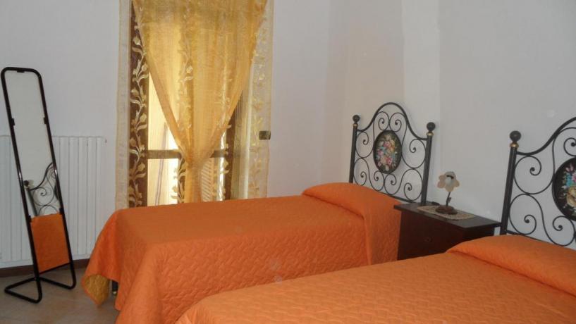 Camera doppia con letti singoli agriturismo vicino Spoleto
