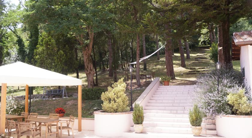 Giardino con veranda ideale per relax