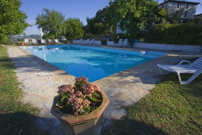 Agriturismo con Piscina immersi nel verde Umbria-Gubbio 