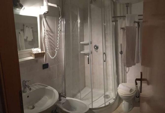 Camera in Hotel ad-Anzio-vicino-Roma con Bagno Privato