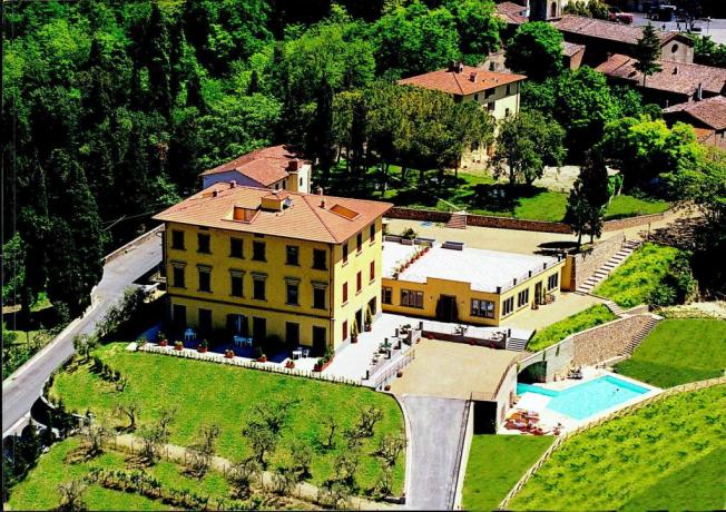 Resort Villa Tavolese con piscina a Firenze