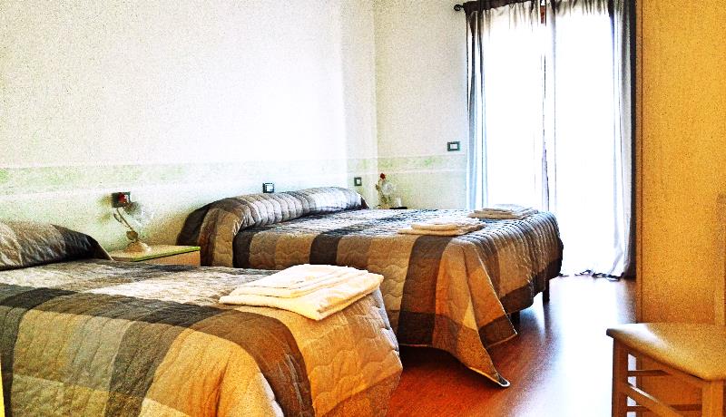 Hotel ad Ocre con Camere Triple