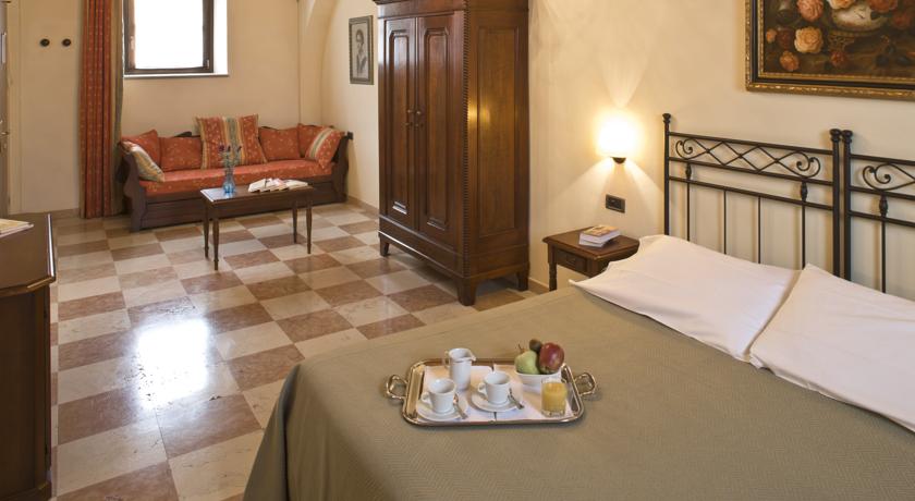 Hotel a Bra con Camere Suites e Parcheggio