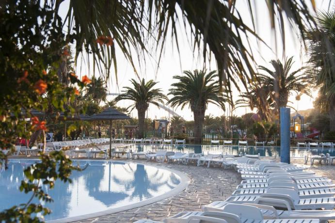 Villaggio con piscina attrezzata a Trapani 