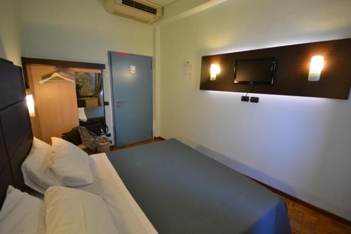 Hotel3stelle con tv e guardaroba Assisi 