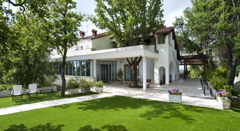 Locanda con giardino sulla campagna romana